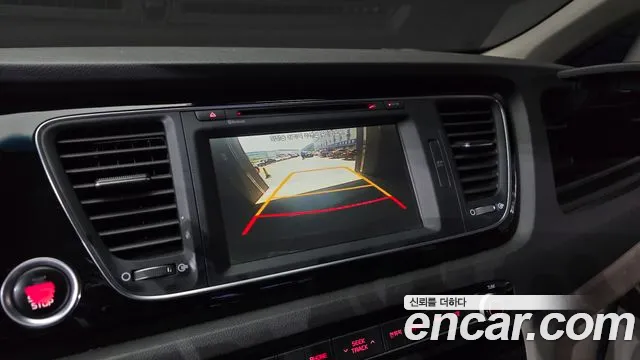 Kia Carnival 2015 thumb 12