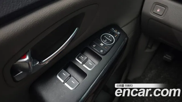 Kia Carnival 2015 thumb 8