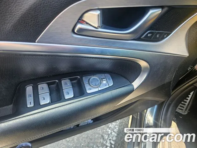 Genesis G70 2018 thumb 3