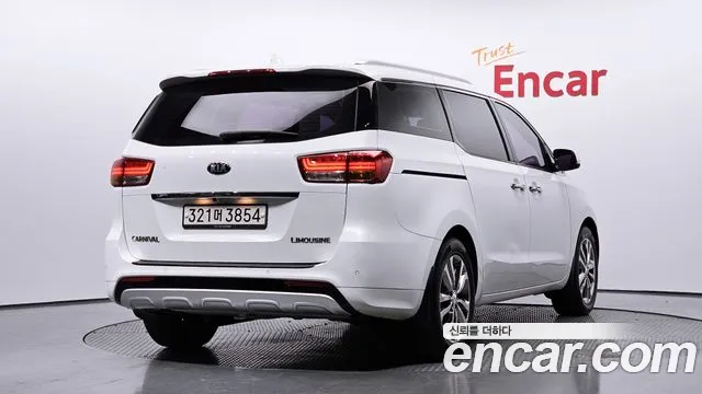 Kia Carnival 2018 thumb 2