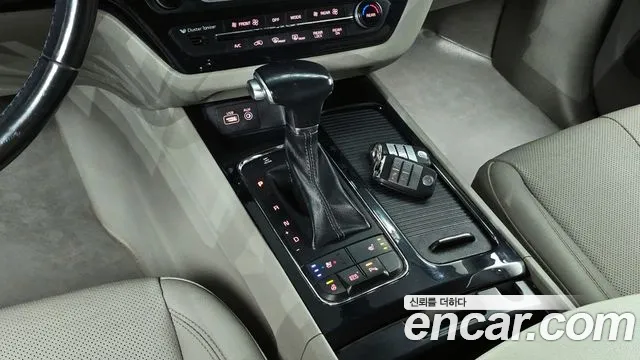 Kia Carnival 2018 thumb 10