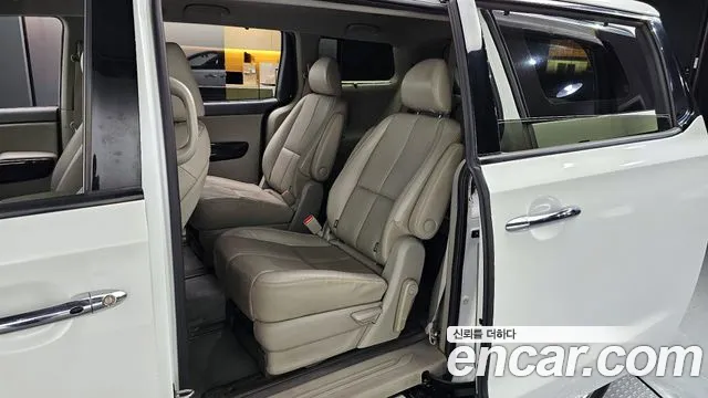 Kia Carnival 2018 thumb 5