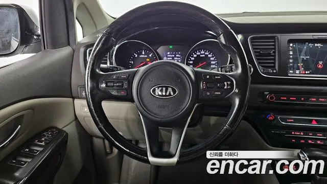 Kia Carnival 2018 thumb 11