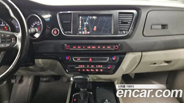 Kia Carnival 2018 thumb 10