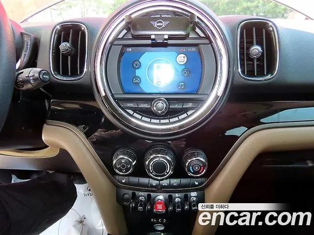 Mini Countryman 2018 thumb 10