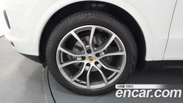 Porsche Cayenne 2023 thumb 2