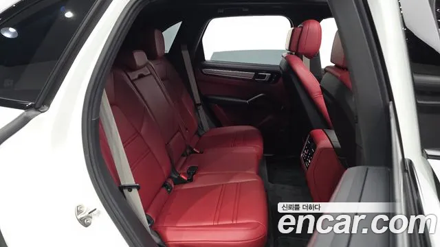 Porsche Cayenne 2023 thumb 10