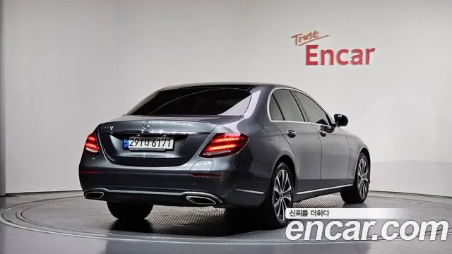 Mercedes-Benz E-Class 2019 thumb 5