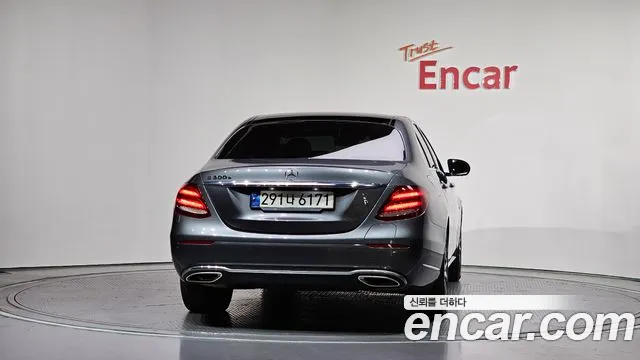 Mercedes-Benz E-Class 2019 thumb 11