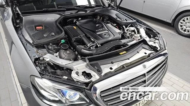 Mercedes-Benz E-Class 2019 thumb 9
