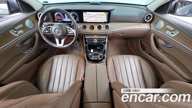 Mercedes-Benz E-Class 2019 thumb 8