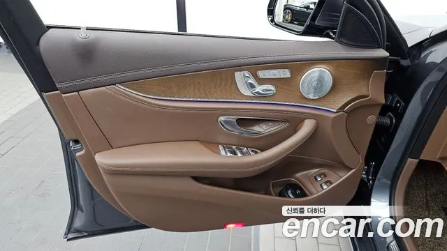 Mercedes-Benz E-Class 2019 thumb 6