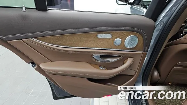 Mercedes-Benz E-Class 2019 thumb 2