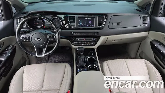 Kia Carnival 2018 thumb 5