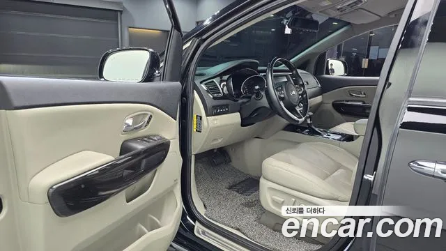 Kia Carnival 2018 thumb 3
