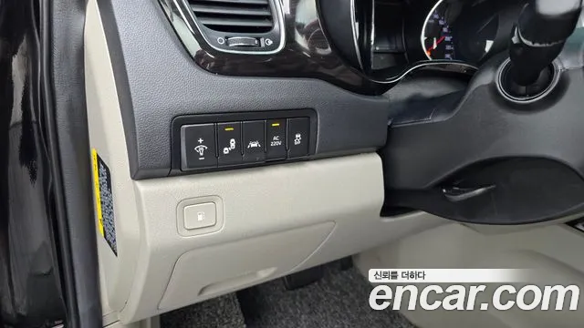 Kia Carnival 2018 thumb 11