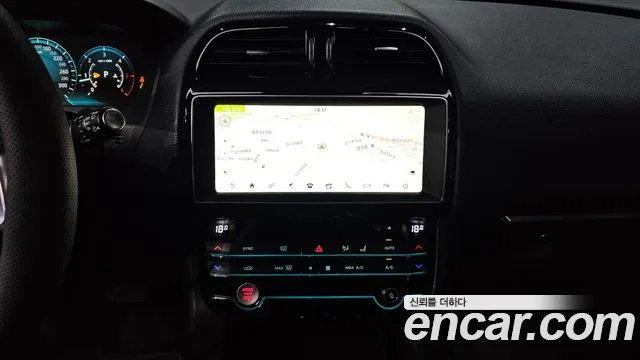Jaguar F-Pace 2017 thumb 4