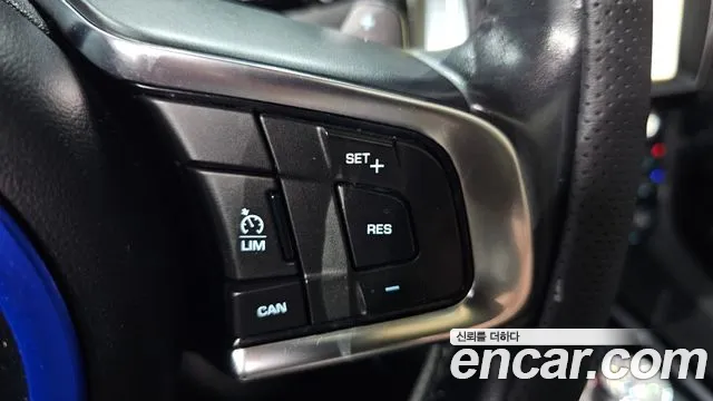 Jaguar F-Pace 2017 thumb 10