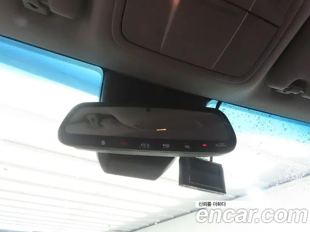 Hyundai Santa Fe 2018 thumb 3