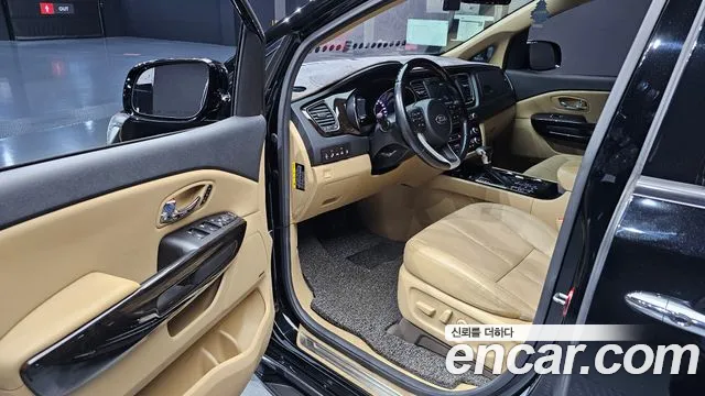 Kia Carnival 2018 thumb 2