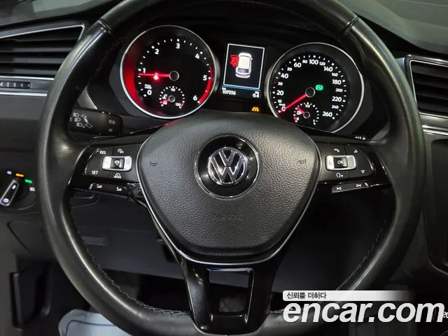 Volkswagen Tiguan 2018 thumb 3