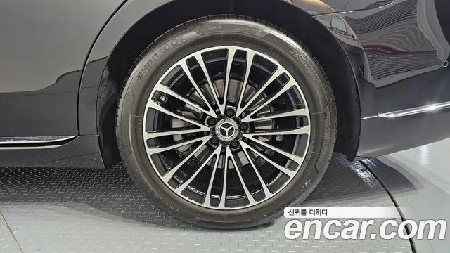 Mercedes-Benz S-Class 2024 thumb 10