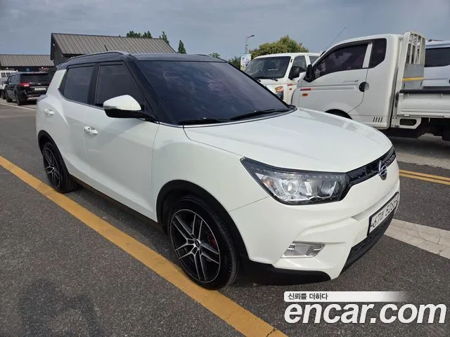 KGM Tivoli 2015 thumb 9