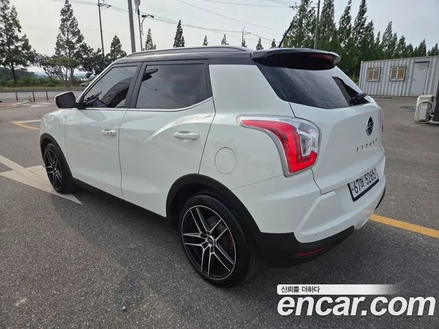 KGM Tivoli 2015 thumb 3