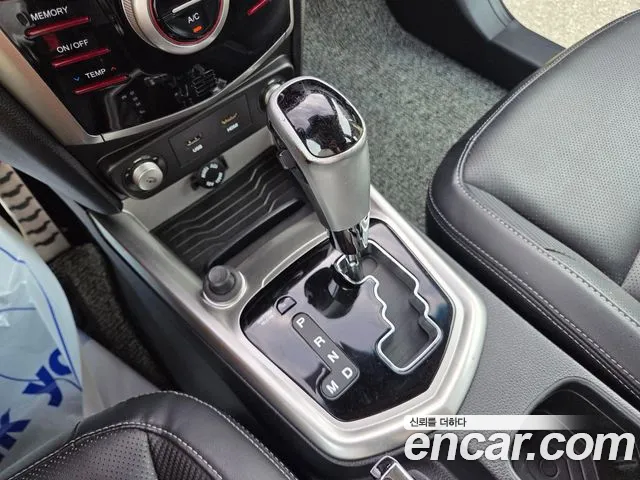 KGM Tivoli 2015 thumb 8