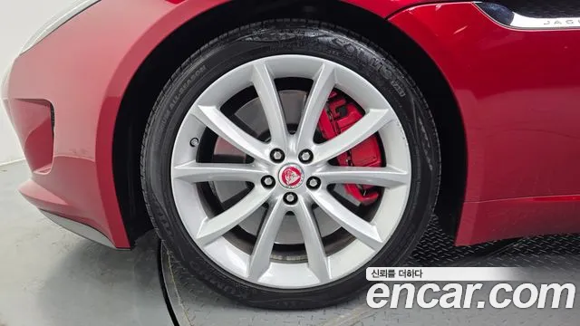 Jaguar F-Type 2015 thumb 5