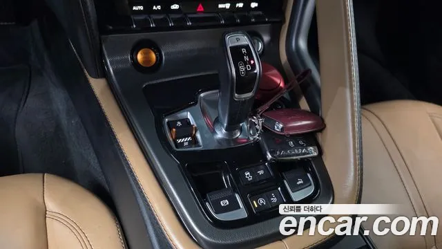Jaguar F-Type 2015 thumb 6