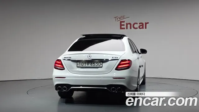 Mercedes-Benz E-Class 2019 thumb 3