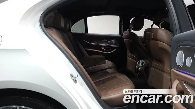 Mercedes-Benz E-Class 2019 thumb 2