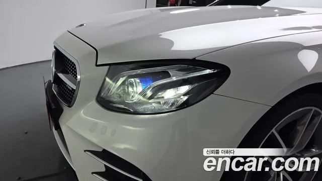 Mercedes-Benz E-Class 2019 thumb 4