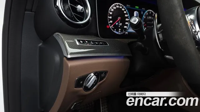 Mercedes-Benz E-Class 2019 thumb 11