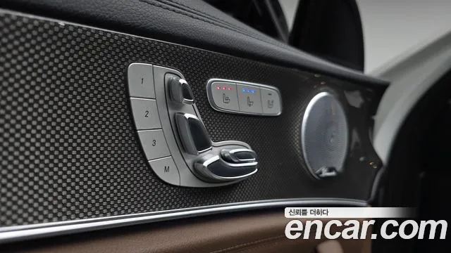 Mercedes-Benz E-Class 2019 thumb 5