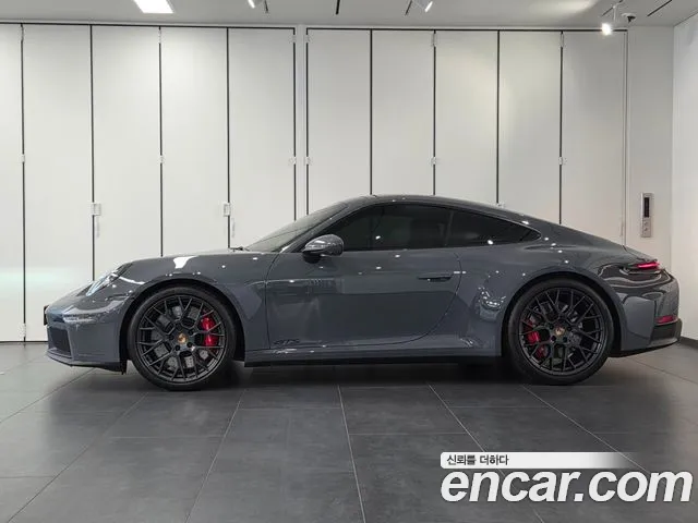 Porsche 911 2025 thumb 2