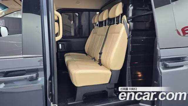 Hyundai Staria 2022 thumb 11