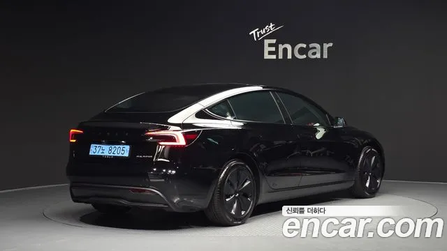 Tesla Model 3 2024 thumb 9
