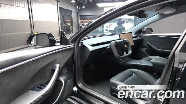 Tesla Model 3 2024 thumb 2