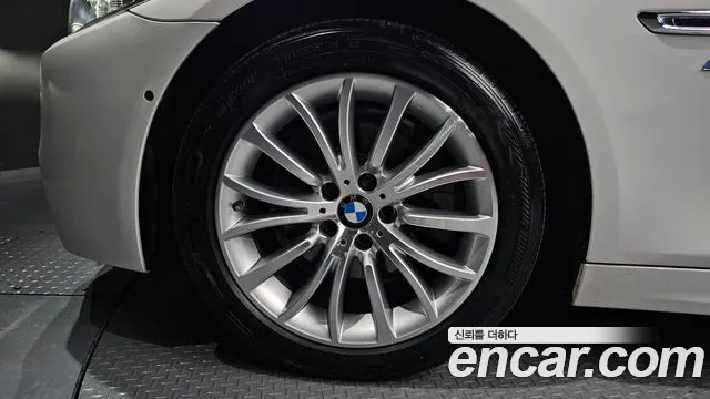 BMW 5 серии 2016 thumb 8