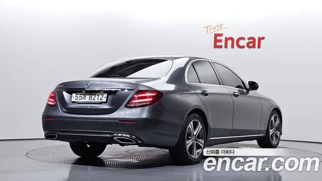 Mercedes-Benz E-Class 2017 thumb 2