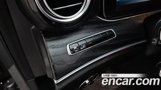 Mercedes-Benz E-Class 2017 thumb 8