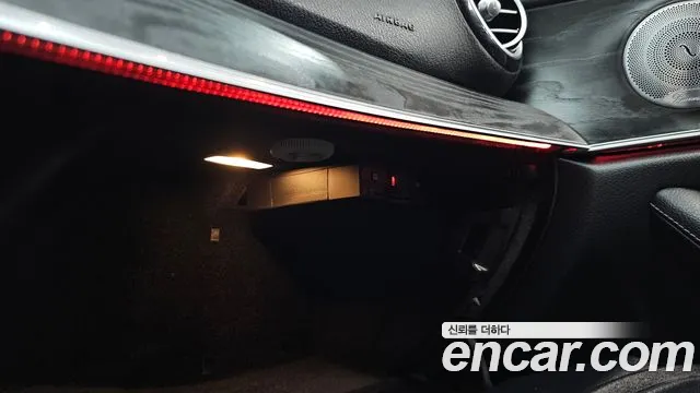 Mercedes-Benz E-Class 2017 thumb 11