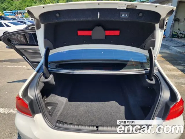 BMW 5 серии 2018 thumb 12