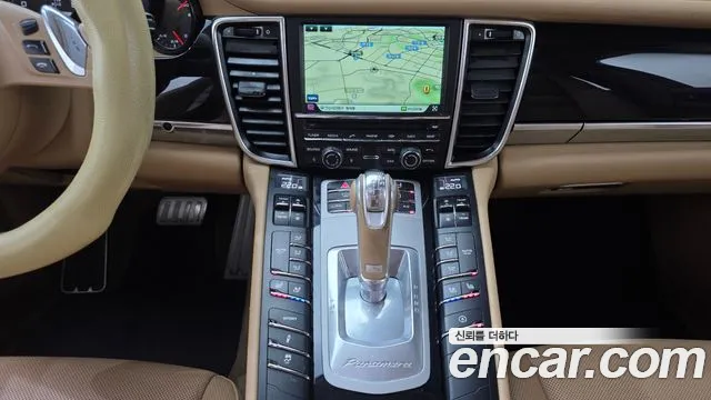 Porsche Panamera 2014 thumb 2
