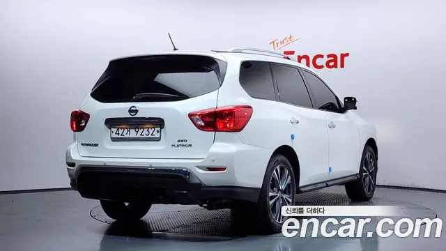 Nissan Pathfinder 2017 thumb 3