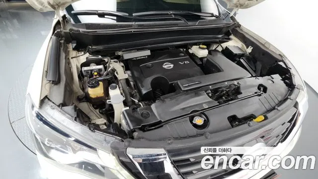 Nissan Pathfinder 2017 thumb 12