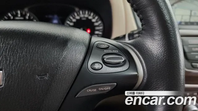 Nissan Pathfinder 2017 thumb 10