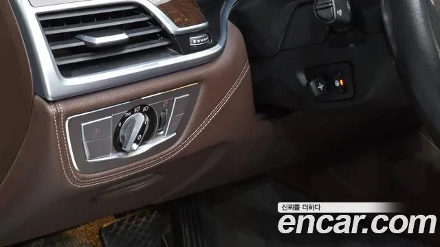 BMW 7 серии 2016 thumb 12